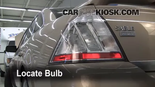 2008 Mercury Sable Premier 3.5L V6 Éclairage Feu clignotant arrière (remplacer l'ampoule)